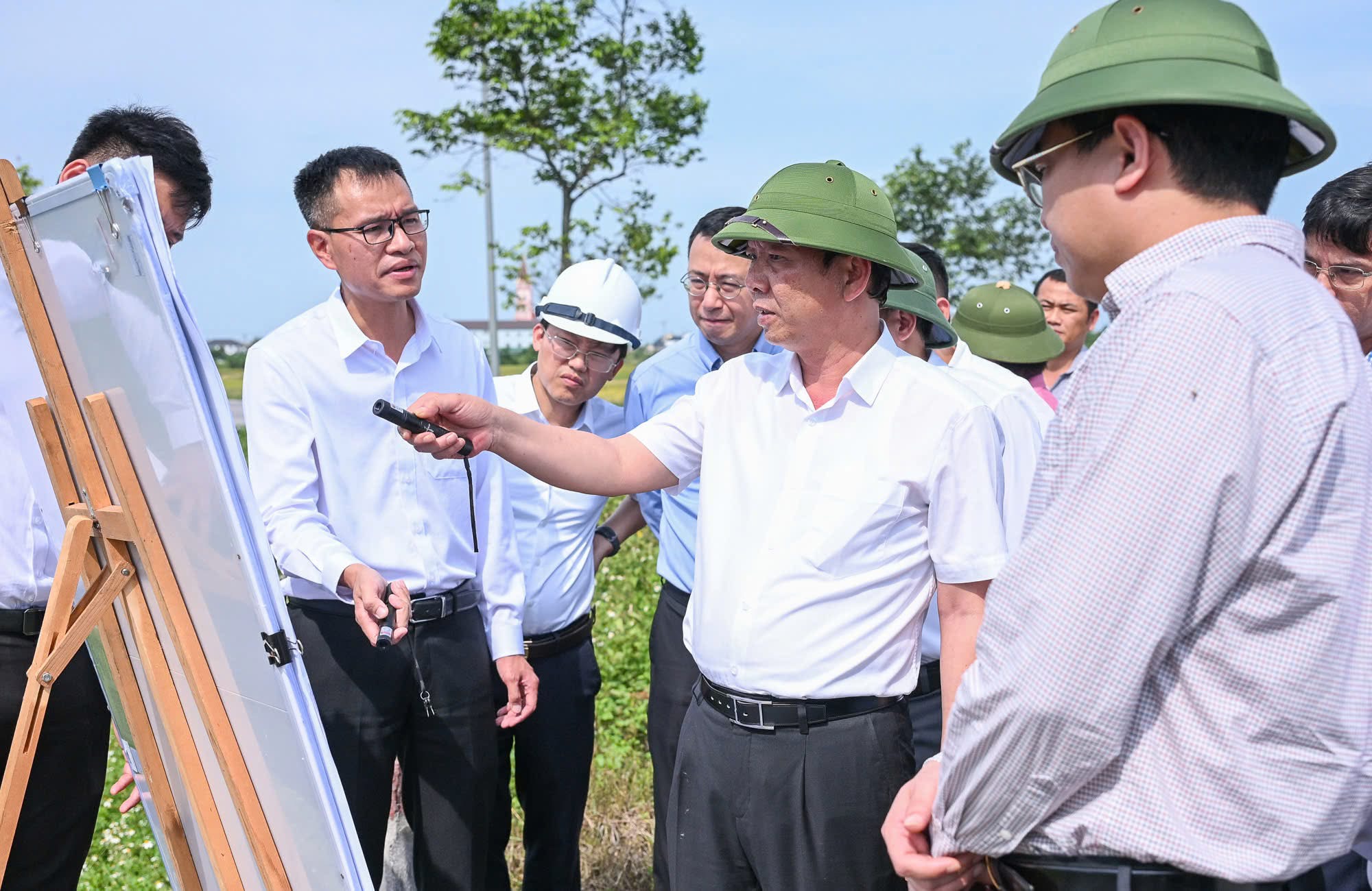 Lãnh đạo UBND tỉnh kiểm tra tiến độ Dự án Khu công nghiệp VSIP Nghệ An 3